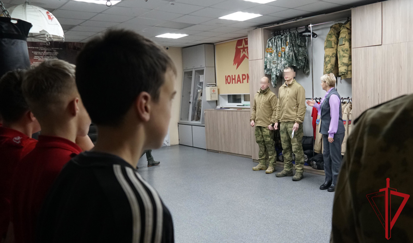 В Архангельске военнослужащие отряда «Ратник» Росгвардии провели детский турнир по стрельбе из пневматической винтовки