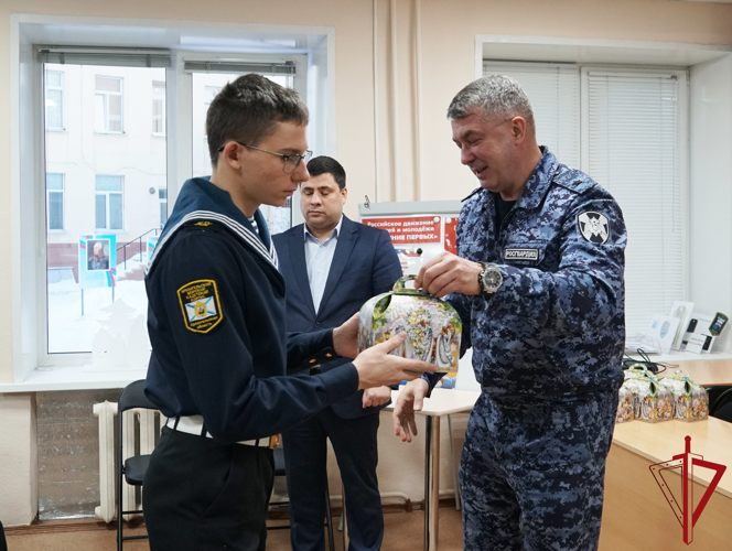 Начальник Управления Росгвардии по Архангельской области поздравил с Новым Годом учащихся морского кадетского корпуса