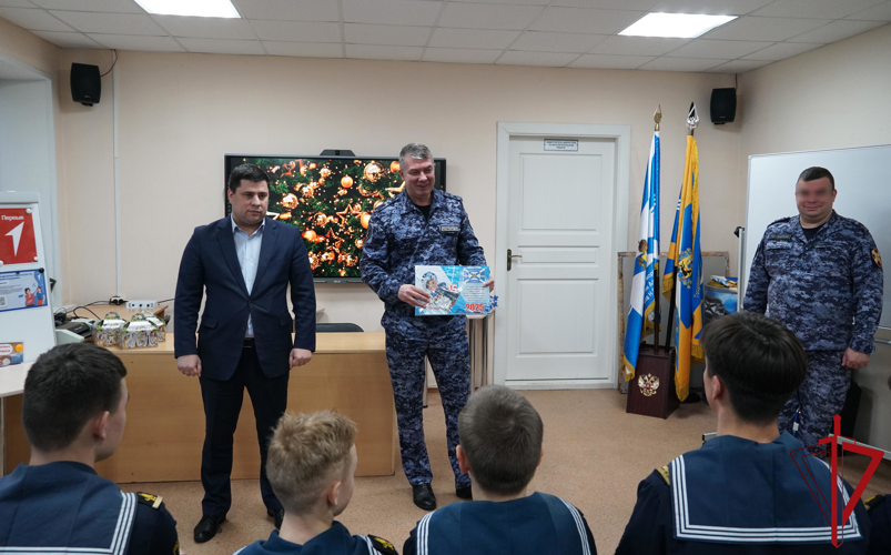 Начальник Управления Росгвардии по Архангельской области поздравил с Новым Годом учащихся морского кадетского корпуса