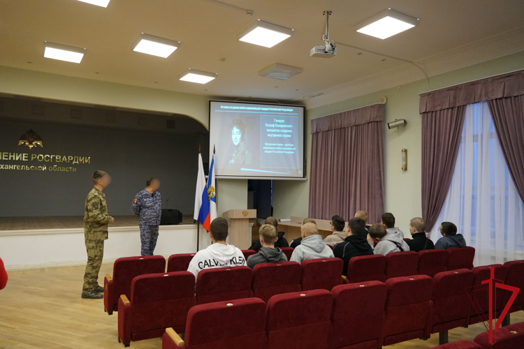 Студенты Архангельского техникума узнали об истории Росгвардии и ее подразделениях