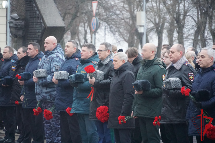 В День Неизвестного Солдата представители архангельской Росгвардии почтили память погибших воинов