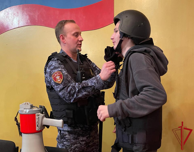 Котласские Росгвардейцы рассказали о своей службе девятиклассникам