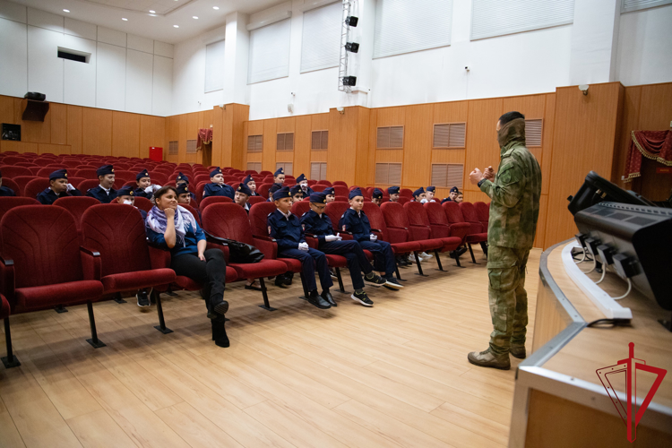 В отряде «Ратник» Росгвардии состоялась торжественная церемония принятия юнармейцев архангельской школы в кадеты