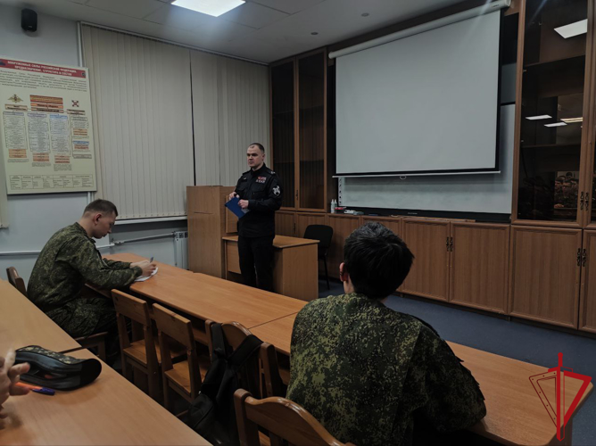 Командир СОБР «Архангел» встретился с курсантами Военно-учебного центра САФУ