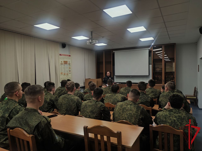 Командир СОБР «Архангел» встретился с курсантами Военно-учебного центра САФУ