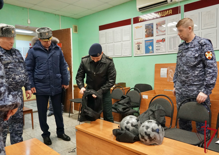 Генерал-лейтенант Сергей Бураков проверил архангельские подразделения Росгвардии