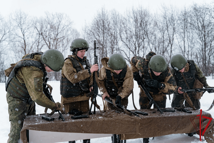 Военнослужащие Росгвардии вошли в состав судейской коллегии отборочного этапа игры для архангельских школьников