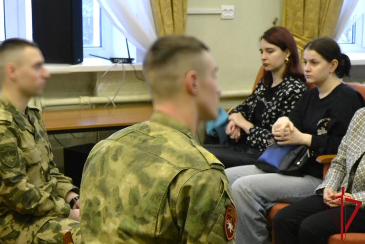 Росгвардейцы провели познавательную встречу с архангельскими студентами