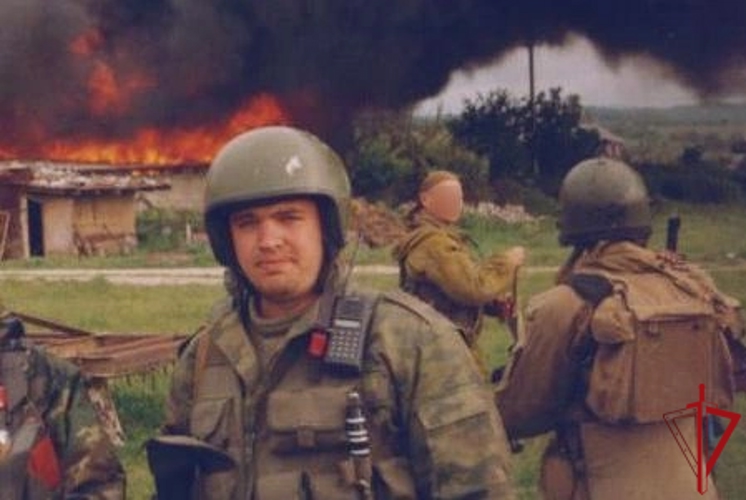 Сотрудники СОБР Росгвардии «Архангел» поминули погибшего в Чечне сослуживца