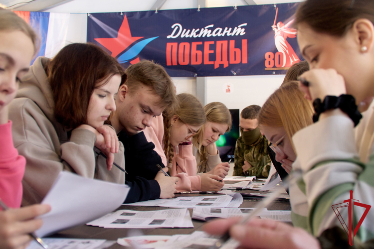 Спецназовцы Росгвардии написали «Диктант Победы» в уникальном историческом месте в Архангельской области