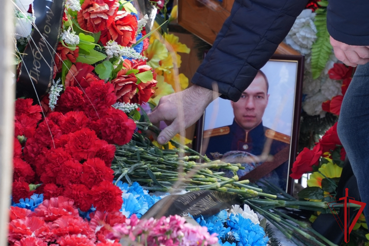 СОБР Росгвардии «Архангел» почтил память майора полиции Артёма Краева