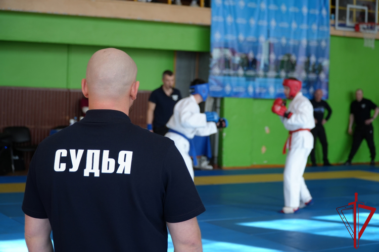 В Архангельске команда Росгвардии заняла второе место на турнире по рукопашному бою