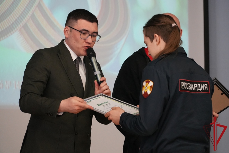 Росгвардия Поморья провела семейный квиз, посвященный 80-летию Великой Победы