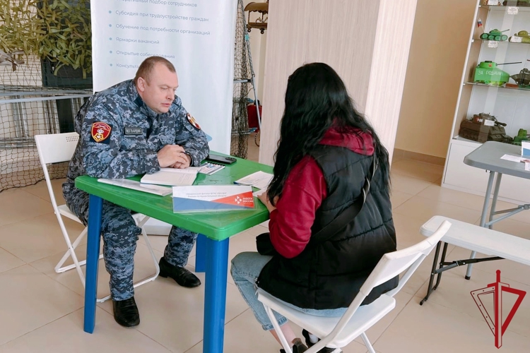 Представители Росгвардии приняли участие во Всероссийской ярмарке трудоустройства