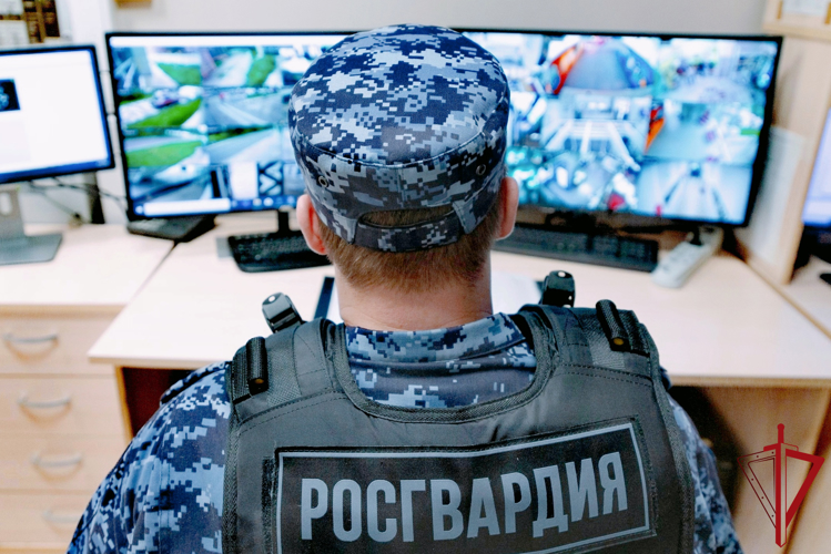 Котласские росгвардейцы помогли вернуться домой страдающей потерей памяти пенсионерке