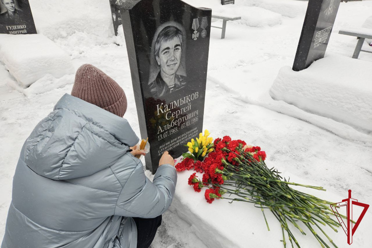 В Архангельском ОМОН Росгвардии почтили память Сергея Калмыкова