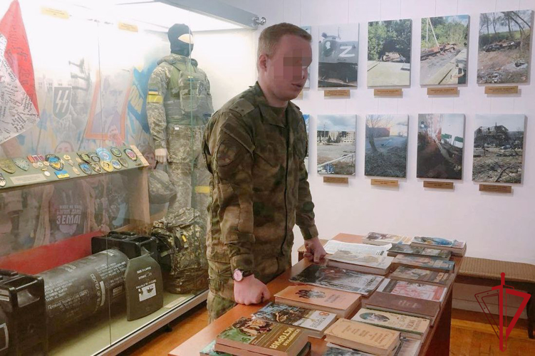 Военнослужащий Росгвардии провёл экскурсию для архангельских студентов