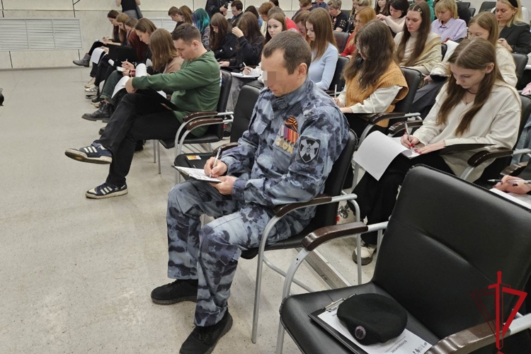 Росгвардейцы Поморья вместе с кадетами подшефных классов приняли участие в историко-патриотической акции