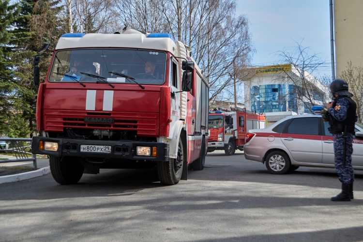 В Архангельске прошло совместное пожарно-тактическое учение Росгвардии и МЧС России