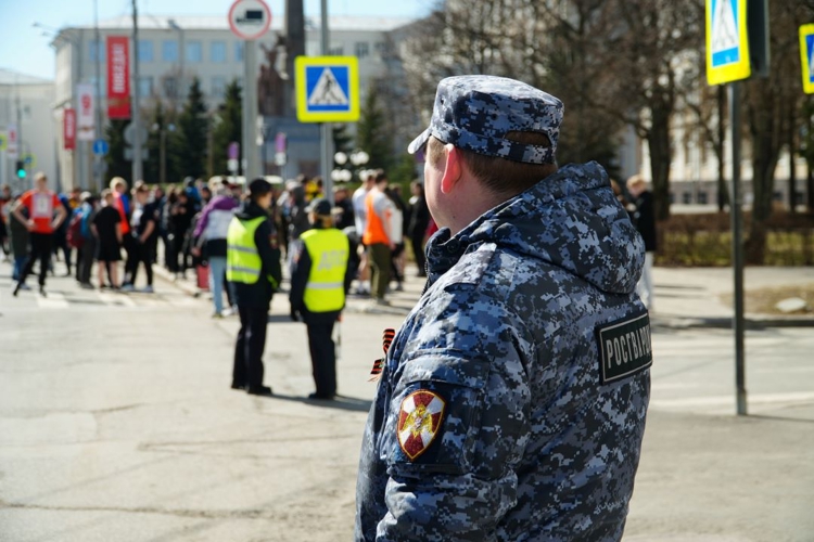 Сотрудники Росгвардии приняли участие в обеспечении безопасности легкоатлетической эстафеты в Архангельске