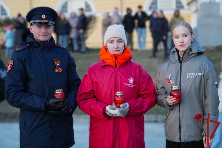 Представители Росгвардии приняли участие в акции «Река Памяти» в Архангельске