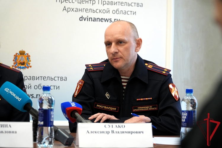 Офицер Росгвардии принял участие в пресс-конференции, посвящённой безопасности детей в Архангельской области