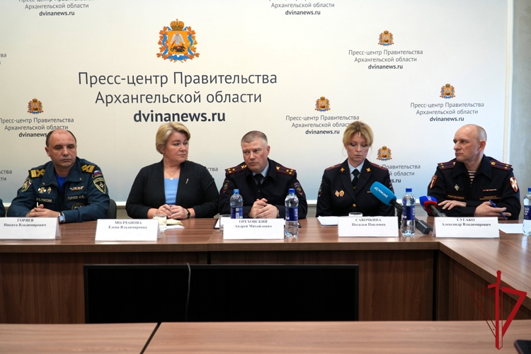 Офицер Росгвардии принял участие в пресс-конференции, посвящённой безопасности детей в Архангельской области