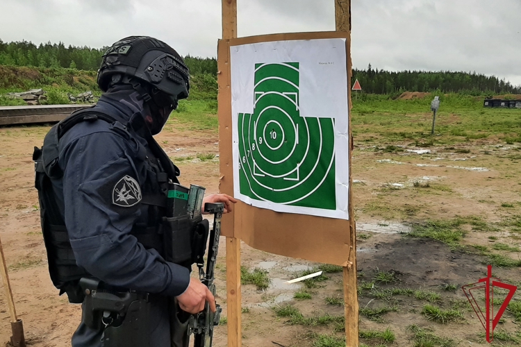 Четыре архангельских спецназовца заслужили право ношения геральдического знака Росгвардии