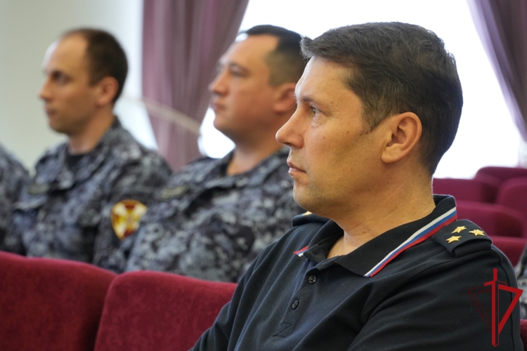 Занятие с руководителями групп военно-политической подготовки состоялось в Управлении Росгвардии по Архангельской области