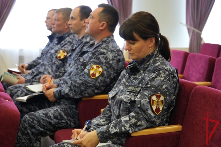 Занятие с руководителями групп военно-политической подготовки состоялось в Управлении Росгвардии по Архангельской области