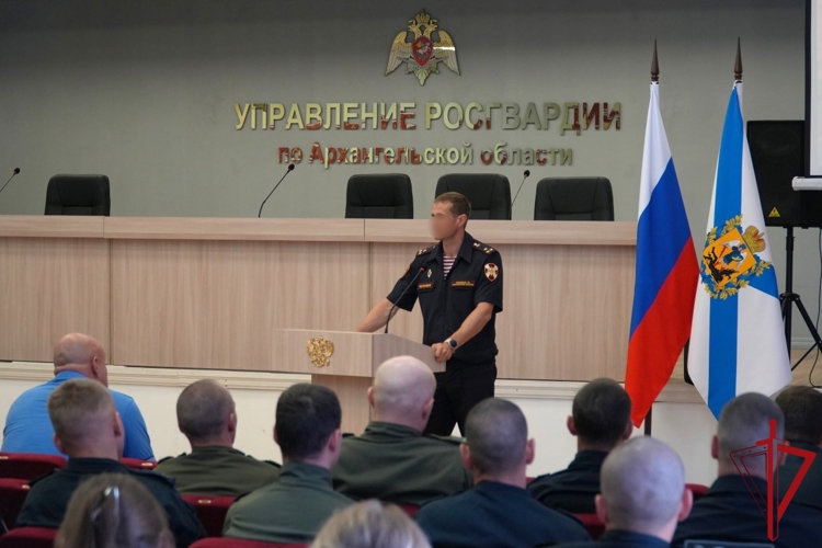 В Архангельской области в подразделениях Росгвардии прошли собрания с участием представителей ГАИ
