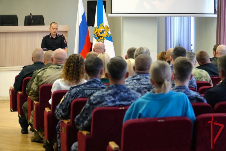 В Архангельской области в подразделениях Росгвардии прошли собрания с участием представителей ГАИ