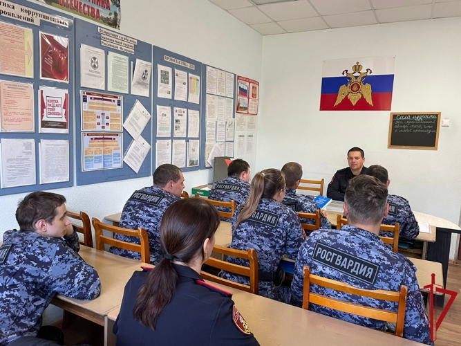 В Архангельской области в подразделениях Росгвардии прошли собрания с участием представителей ГАИ