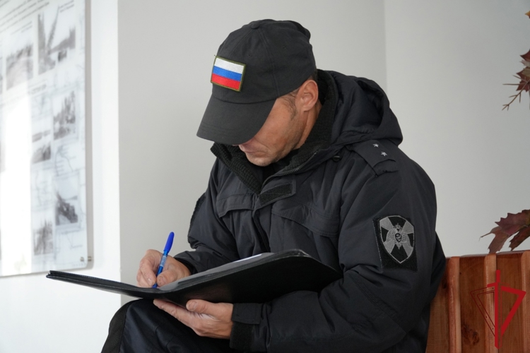 Сотрудники Росгвардии провели обследование школ в Архангельске