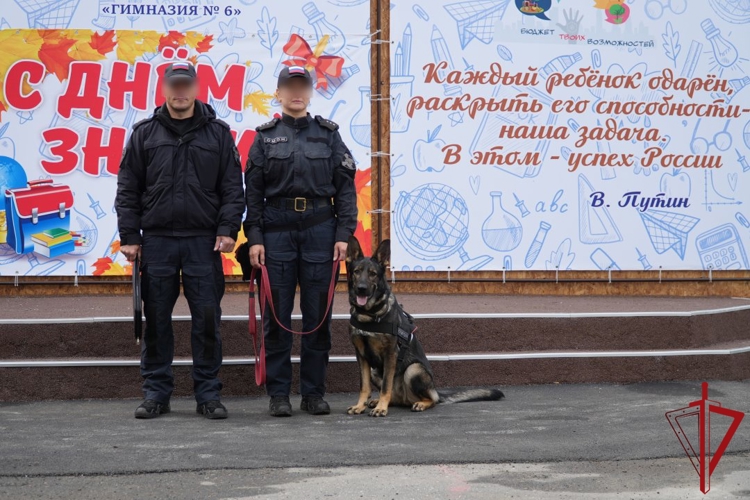 Сотрудники Росгвардии провели обследование школ в Архангельске