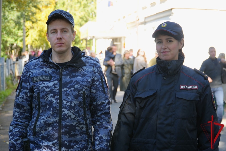 Росгвардейцы Поморья приняли участие в обеспечении безопасности Дня знаний