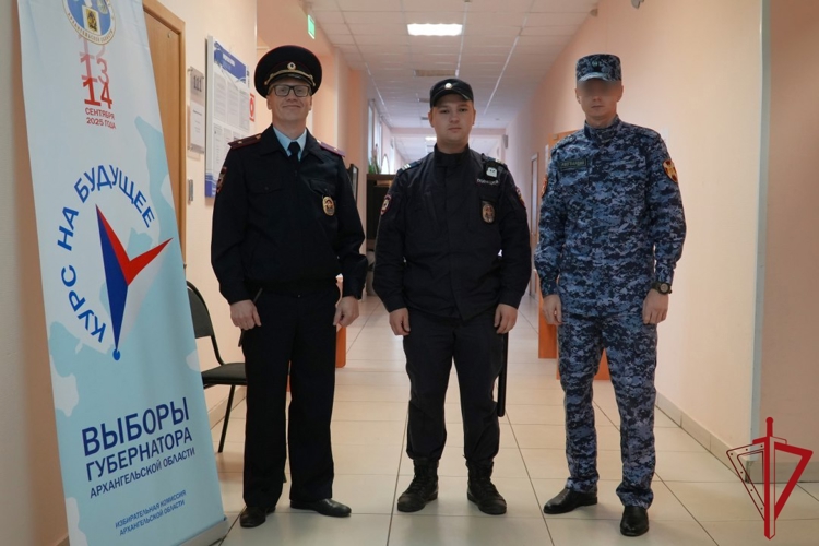 Сотрудники Росгвардии обеспечили безопасность проведения единого дня голосования на территории Архангельской области