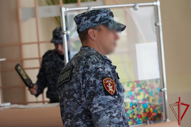 Сотрудники Росгвардии обеспечили безопасность проведения единого дня голосования на территории Архангельской области