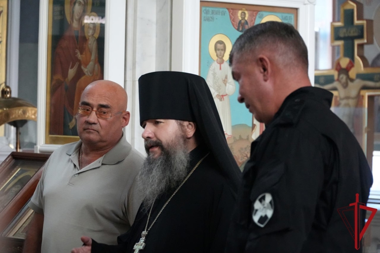 В Архангельске управление Росгвардии завершило Декаду солидарности в борьбе с терроризмом общей молитвой в храме