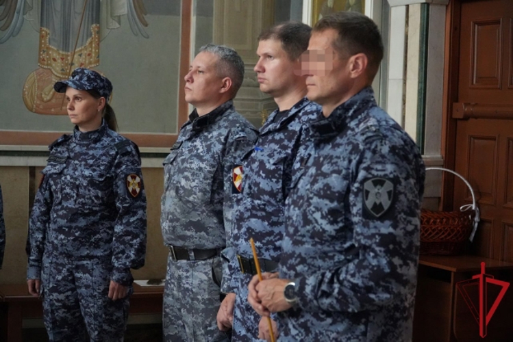 В Архангельске управление Росгвардии завершило Декаду солидарности в борьбе с терроризмом общей молитвой в храме