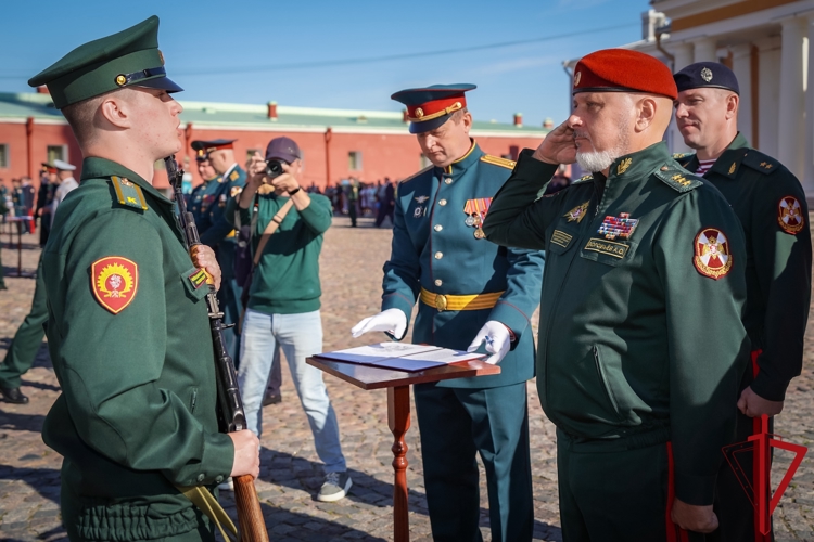 Архангельские первокурсники Военной академии Росгвардии приняли Военную присягу в Санкт-Петербурге