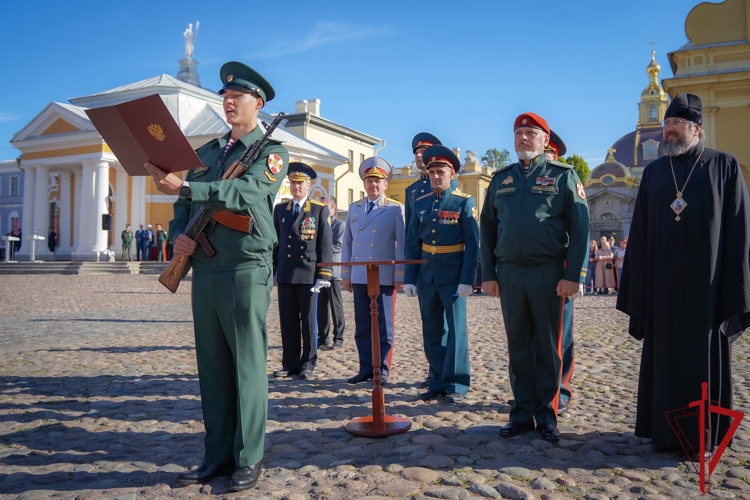 Архангельские первокурсники Военной академии Росгвардии приняли Военную присягу в Санкт-Петербурге
