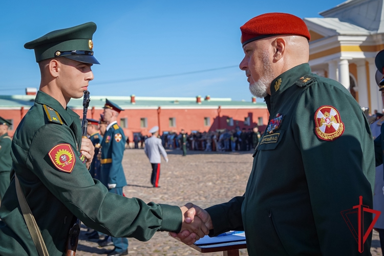 Архангельские первокурсники Военной академии Росгвардии приняли Военную присягу в Санкт-Петербурге