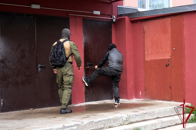 В Архангельске сотрудники Росгвардии приняли участие в антитеррористическом учении в школе
