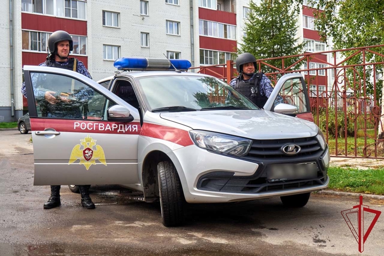 В Архангельске сотрудники Росгвардии приняли участие в антитеррористическом учении в школе
