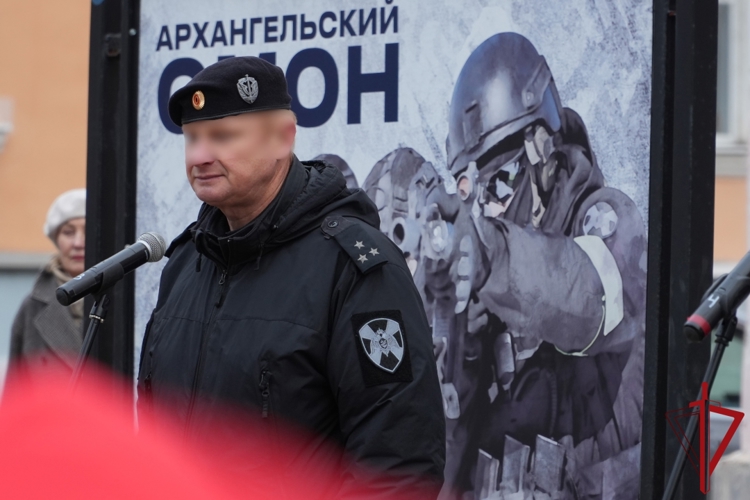В Архангельске открыли уличную фотовыставку, посвященную ОМОН «Скорпион» Росгвардии