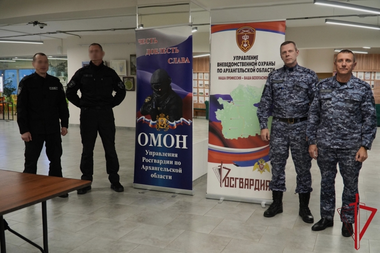 Офицеры Росгвардии приняли участие в профориентационном мероприятии в Архангельске