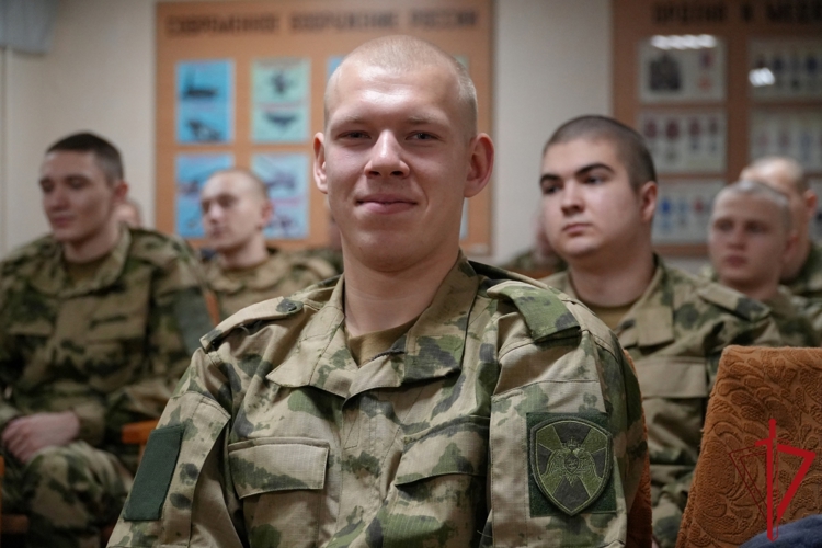 24 юноши из Архангельской области отправились на службу в воинскую часть Росгвардии в Сыктывкаре