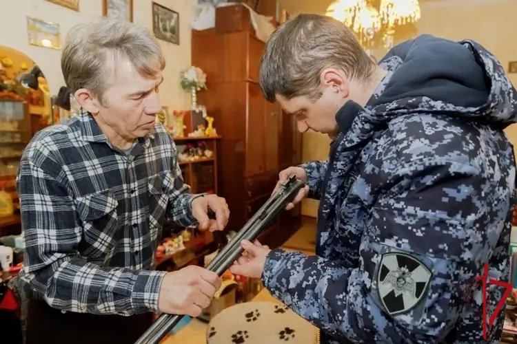 Росгвардейцы Архангельской области осуществляют контроль за оборотом гражданского оружия