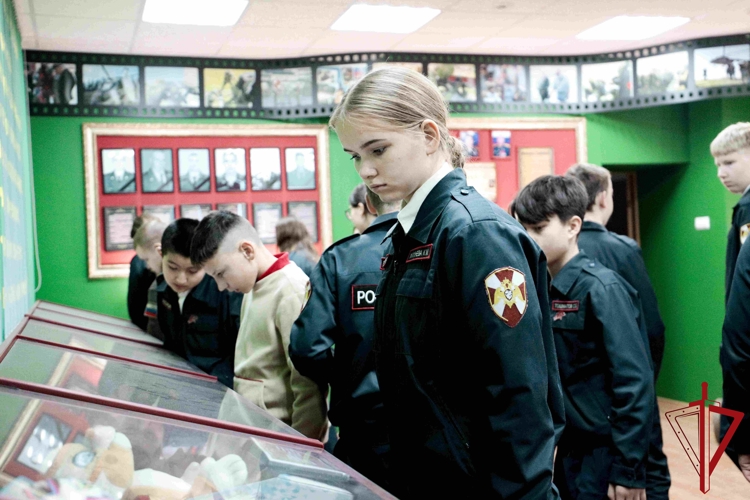 Юные архангелогородцы побывали на экскурсии в отряде Росгвардии